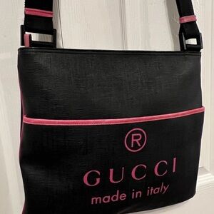 Gucci Black/Pink Supreme Trademark Logo Sporty Messenger Crossbody Bag